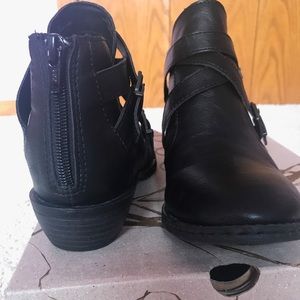 Born Shoes - Born b•o•c black ankle booties Born Shoes - Born b•o•c black ankle booties
